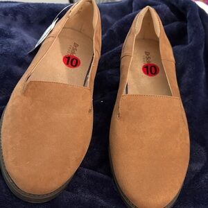 Dr. Scholl's LADIES Tan Slip-On Loafers-
Never Worn - Perfect Condition